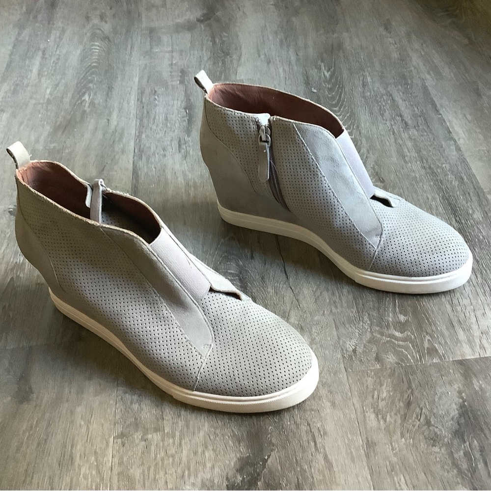 Linea Paolo Felicia Suede Wedge Sz 9